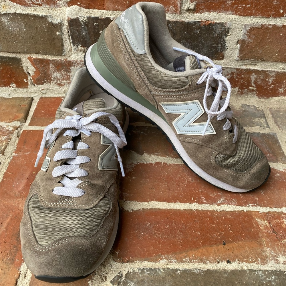 New Balance 574 Athletic Running Training Shoe Womens Size 10  W574GS Gray White